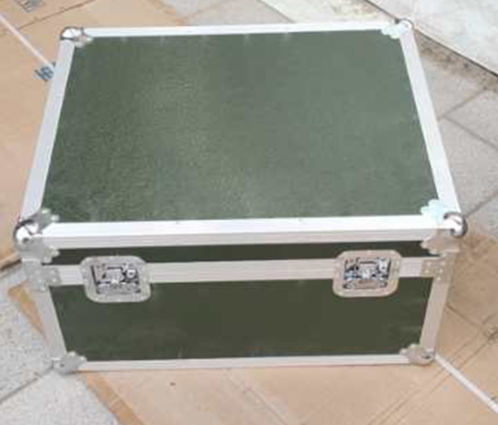 铝合金箱是一种铝合金材质的收纳箱